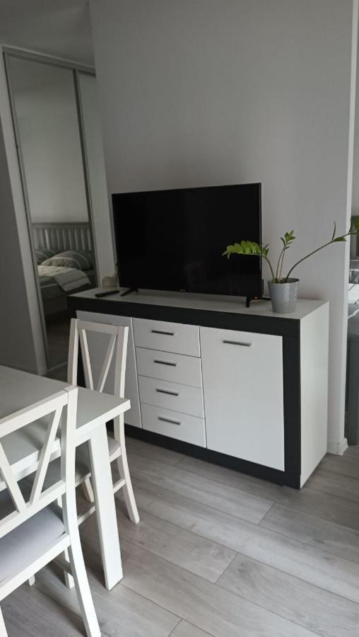 Apartment Z Ogrodkiem Na Warszawskiej Woli Βαρσοβία Εξωτερικό φωτογραφία