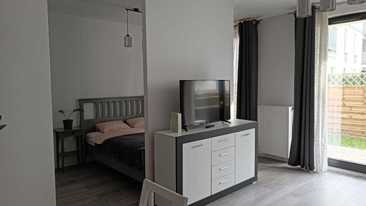 Apartment Z Ogrodkiem Na Warszawskiej Woli Βαρσοβία Εξωτερικό φωτογραφία