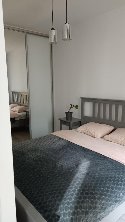 Apartment Z Ogrodkiem Na Warszawskiej Woli Βαρσοβία Εξωτερικό φωτογραφία